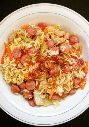 Foto resep Mie Godog (tuna, sosis, sawi, wortel)
