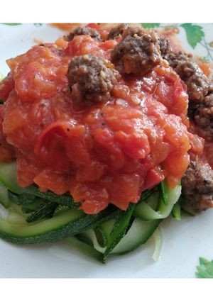 Hình của món Mì bí ngòi sốt cà chua bò bằm.