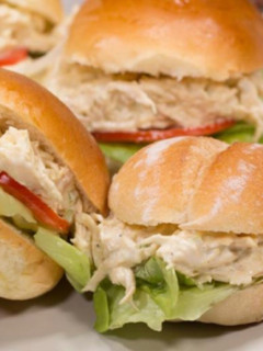 Una foto de Sándwich de pollo