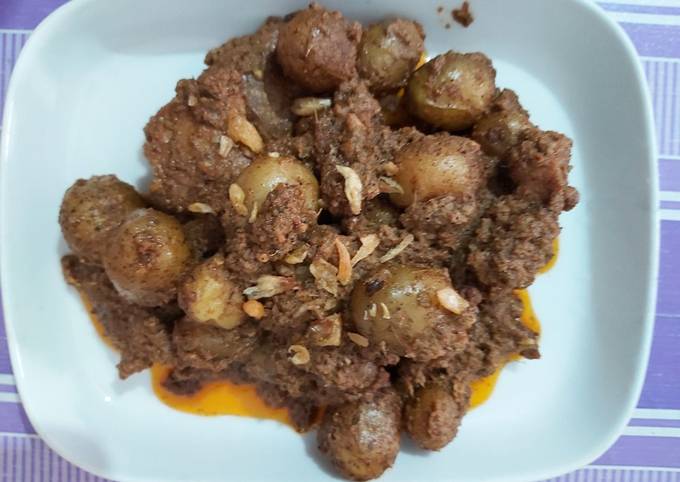 Rendang padang kentang sapi