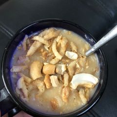 A picture of PLAIN OATMEAL PORRIDGE With NUTS.
