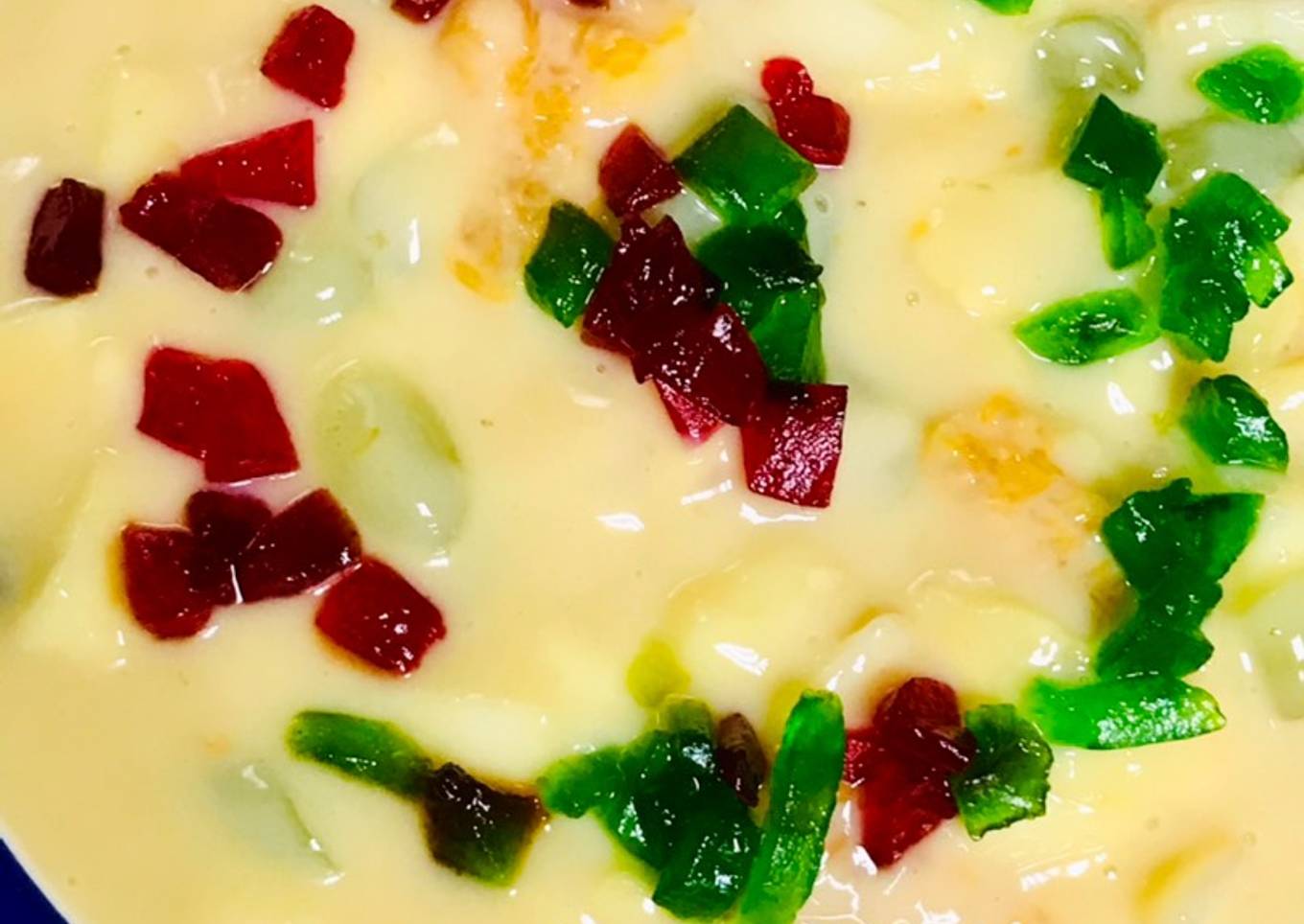 Instantly prepared homemade fruit custard