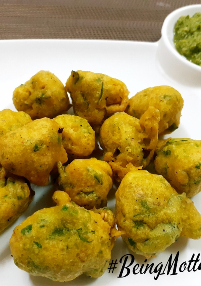 A picture of Green Garlic Methi Pakora.