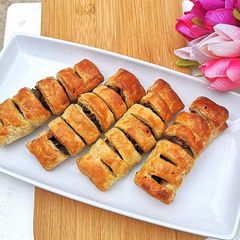 A picture of Beef puff pastries.