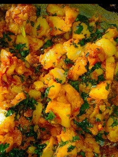 आलू की सब्जी (aloo ki sabzi recipe in Hindi) रेसिपी मुख्य फोटो