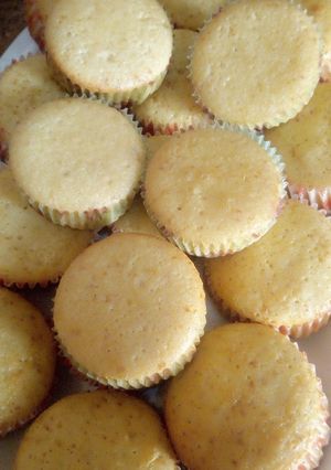 A picture of Vanilla cupcakes.