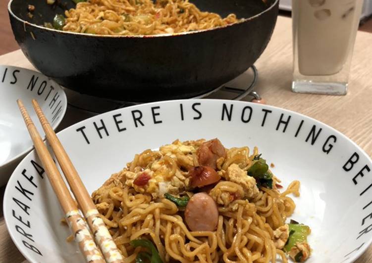 Indomie goreng sosis