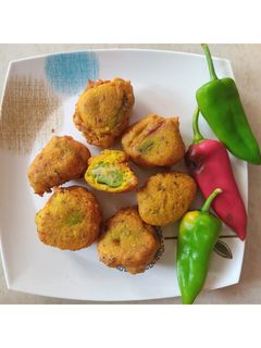 मिरची पकोडा (mirchi pakoda recipe in marathi) रेसिपी चे मुख्य फोटो