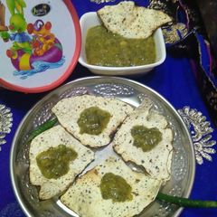 A picture of Papad bite with sarso ka saag.