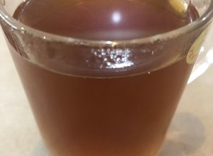صورة لوصفة شاي احمر بالزنجبيل والليمون