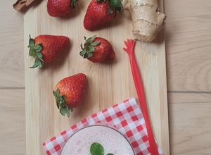Una foto de Licuado de frutilla 🍓 inspirado en Lassi de India 🇮🇳