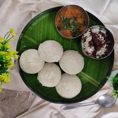A picture of Suji idli.