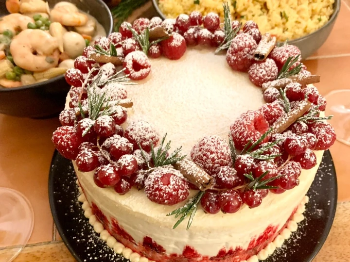 Recipe Almond Cake with Raspberry and Red Currant Filling the Delicious So Delicious