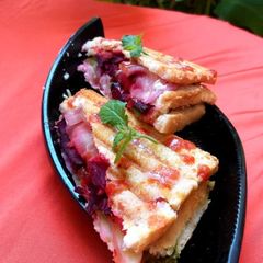A picture of Vegetable sandwich.