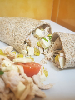 Una foto de Wrap de pavo desmechado y queso feta