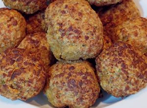Foto di Polpette di Soia con Sugo di Pomodoro al Basilico Nero