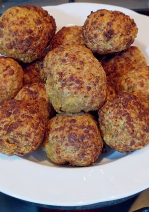 Foto di Polpette di Soia con Sugo di Pomodoro al Basilico Nero