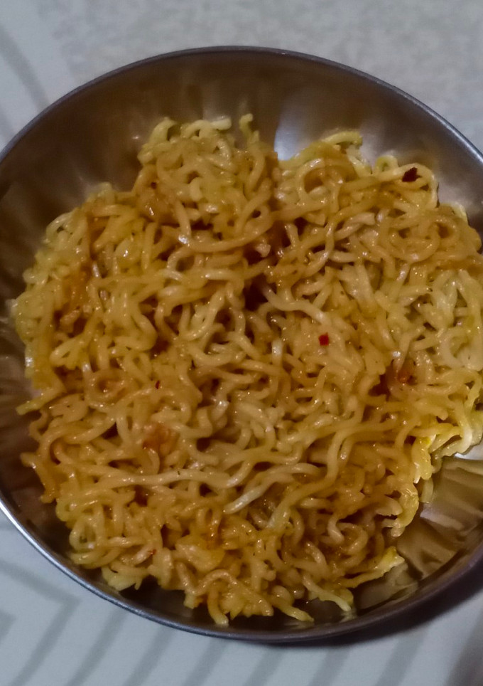 સ્પાઈસી મેગી (Spicy Maggi Recipe In Gujarati) રેસીપી મુખ્ય ફોટો