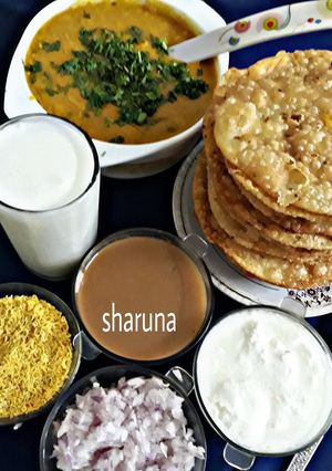 A picture of Dal Pakwan.