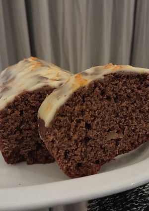 Una foto de Carrot cake integral con cacao y nueces