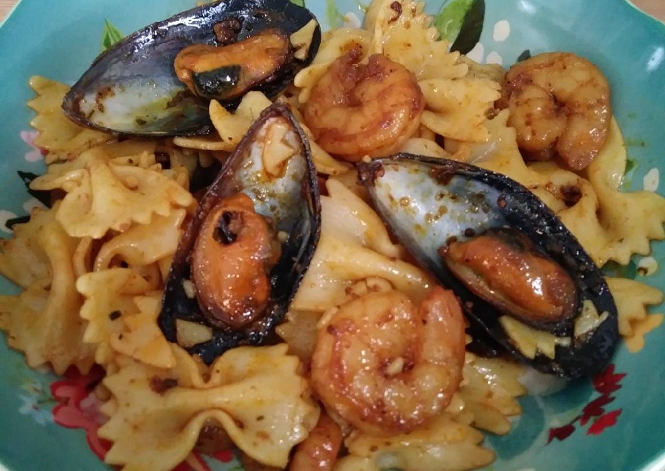 Bowtie pasta with seafood