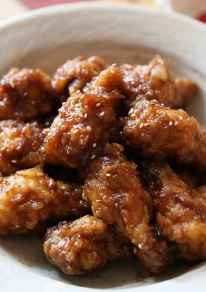 Foto resep Ayam gorengnya film extreme job, tetep kriuk meskipun ada saus. Wajib coba!