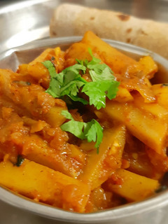 ફીંગર આલુકી સબ્જી (Finger Potato Sabji Recipe In Gujarati) રેસીપી મુખ્ય ફોટો