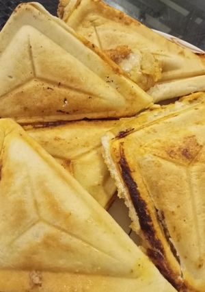 A picture of Pizza sandwiches.