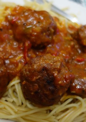 A picture of Meatballs in tomato gravy.