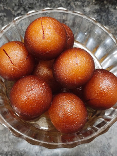 गुलाब जामुन (Gulab jamun recipe in hindi) रेसिपी मुख्य फोटो