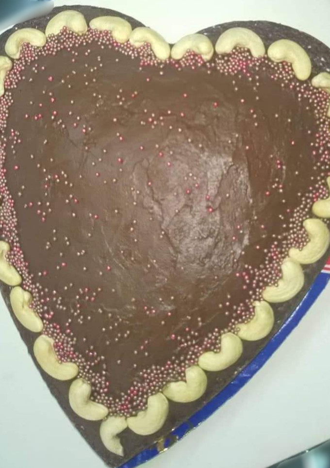 சாக்லேட் மொய்ஸ்ட் கேக் (Chocolate moist cake recipe in tamil) செய்முறை முக்கிய புகைப்படம்