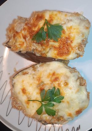 Una foto de Berenjenas rellenas de carne picada de lomo y champiñones