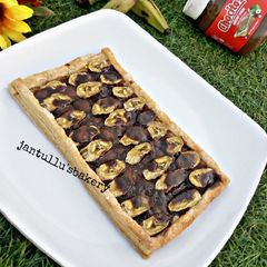 A picture of Banana chocolate pizza.