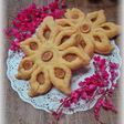 Donat Bunga Sosis Gurih Renyah ala Violet Azalea
