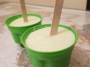 Una foto de postre de manzana verde