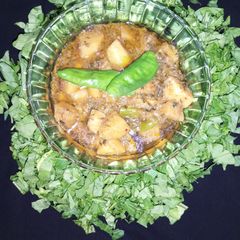 A picture of Spicy alu gravy.
