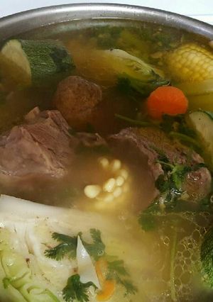 Una foto de Caldo de res/mole de olla