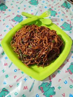 वेज चाउमीन (Veg Chowmein Recipe in Hindi) रेसिपी मुख्य फोटो