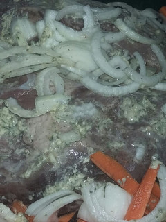 Una foto de Carne mechada con ajo