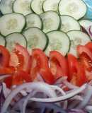 Ensalada de Pepinos, tomates y cebolla de verdeo,