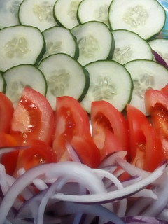 Una foto de Ensalada de Pepinos, tomates y cebolla de verdeo,
