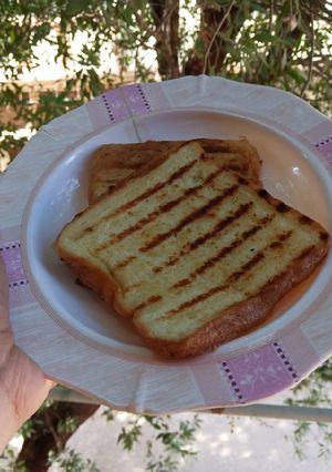 A picture of French toast.