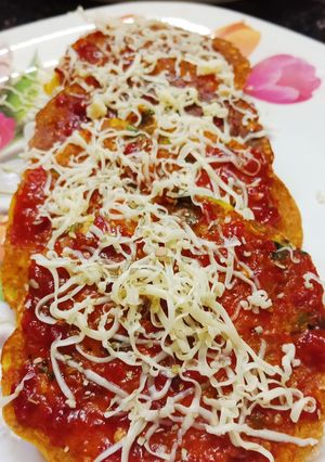 A picture of Veg omelette pizza.