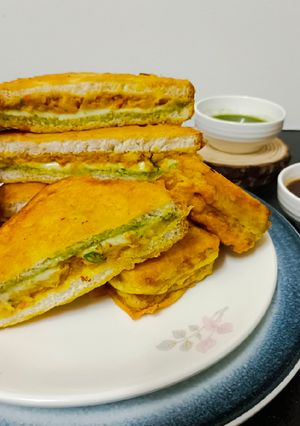 બ્રેડ પકોડા (Bread Pakoda Recipe In Gujarati) રેસીપી મુખ્ય ફોટો