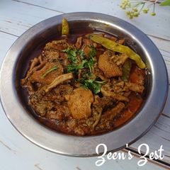 A picture of Spicy Boti ka Salan/Goat Tripe Curry.