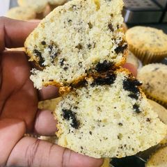 A picture of Fluffy Cookies and Cream Cupcakes.