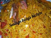 A picture of oñion spaghetti and fried fish