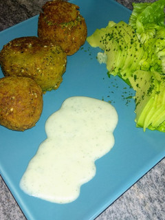 Una foto de Falafel con salsa de yogur