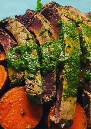 Foto de Bife de atum com molho de coentros