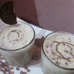 A picture of Cold coffee with Oreo.